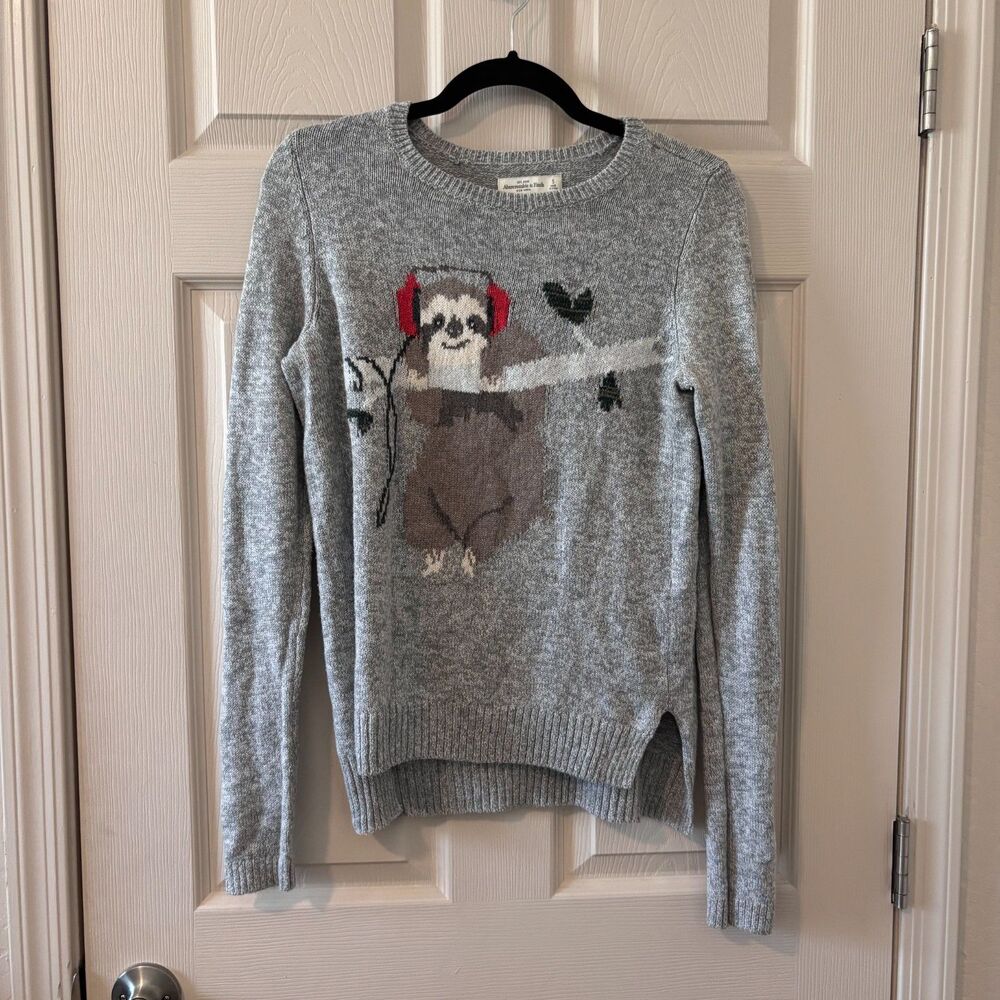 Abercrombie & Fitch Gray Sloth Sweater Size M
